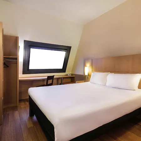 Ibis Centro Hotell *