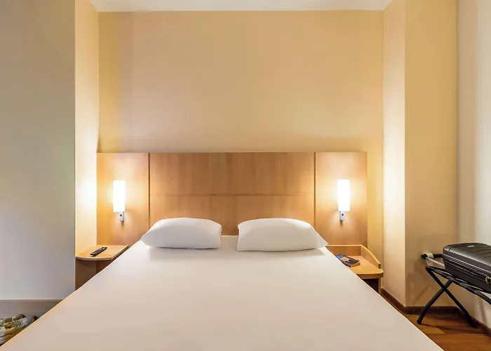 מלון Ibis Centro *